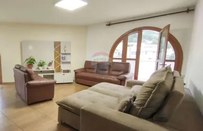 Cobertura ampla com vista incrível e 5 quartos no centro de vitória