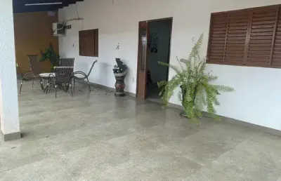 Alugo casa no cpa ii,  com 280 m2, 2 quartos sendo 1 suíte em cuiabá - mt r$3.200