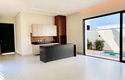 Alugo casa primor das torres com 3 quartos , piscina r$7.500 incluso condomínio e iptu