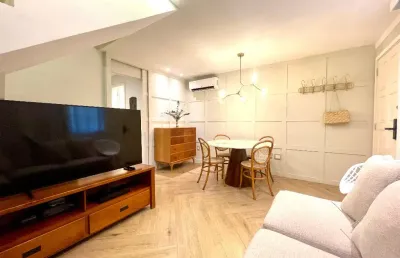 Casa duplex em condomínio na taquara - 2 suítes, lavabo - impecável