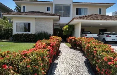 5/4 sendo 4 suítes, 1.000m² de área, 350m² de área construída, cond. fechado, alto padrão.