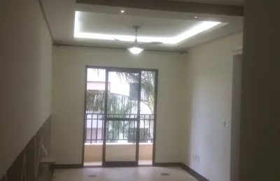 Apto em excelente estado, com móveis planejados, suíte, varanda e vaga