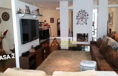 Magnífico sobrado em local nobre, com 4 suítes, escritório, duas varandas, sala ampla com lareira, lavabo, garagem  para 6 autos.