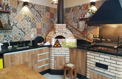 Espaçoso sobrado 3 suítes, cozinha estilo americano, espaço gourmet e 5 vagas 250 m2 próximo ao shopping