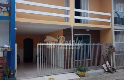 Sobrado com 3 dormitórios sendo 01 suíte, à venda, matinhos - pr