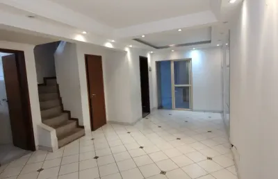 Sobrado em condomínio no cajuru, com 3 dormitórios à venda, 130m²