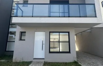 Sobrado triplex com terraço em condomínio à venda no bacacheri