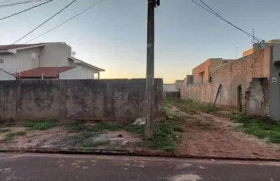 Excelente oportunidade no bairro que mais cresce na cidade!  área total: 450 m²