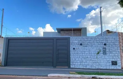 Casa térrea (3 quartos sendo uma suíte com closet e piscina)