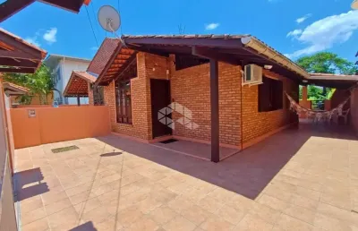 Duas casas independentes em um terreno de 540 m² a venda  na barra da lagoa