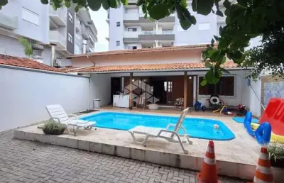 Casa com piscina 2 dormitórios/quartos no centrinho do ingleses r$ 2.010.000,00