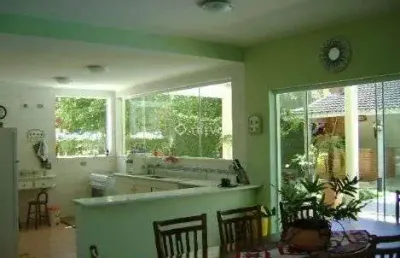 Casa à venda com 4 quartos, 2 suítes e 234m² por r$ 2.700.000