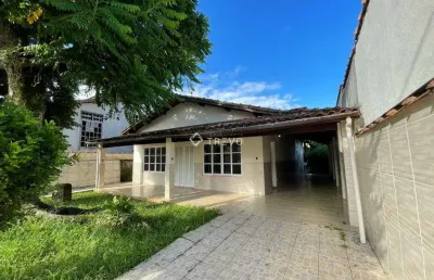 Casa térrea para locação anual 4 dorm, 2 wc, 5 vagas em bertioga/sp