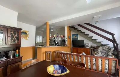 Casa em villagio à venda 2 dormitórios, 3 wc, 2 vagas em bertioga/sp