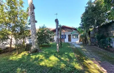 Casa térrea à venda com 4 dorm/3 wc/6 vagas/quintal em bertioga/sp