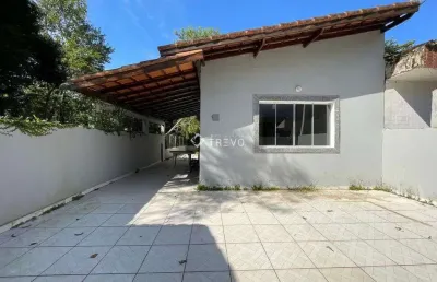 Casa em condomínio fechado para locação anual com 2 dorm/1 wc em bertioga/sp