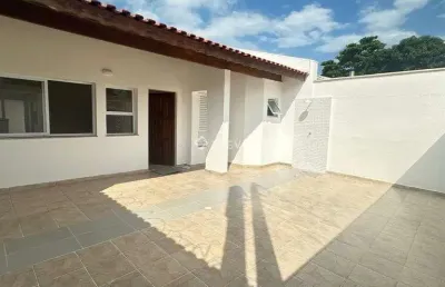 Casa térrea à venda com 2 dorm/3 wc/2 vagas em bertioga/sp