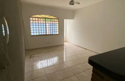 Casa 1 quarto na r. dom silverio - 10 min do centro de campo grande á pé