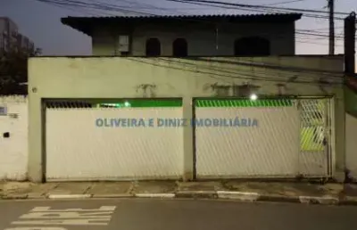 Sobrado 3 suítes, banheiro, lavabo, 4 vagas de garagem, área de churrasqueira, lavanderia e quintal amplo 400m2