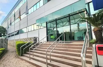 Predio comercial com galpão e ampla area de terreno, tambore