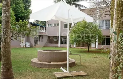 Excelente casa à venda com 430m², 6 quartos e 4 vagas de garagem.