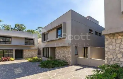 Casa de condomínio de alto padrão com piscina privativa e vista para hípica santo amaro.