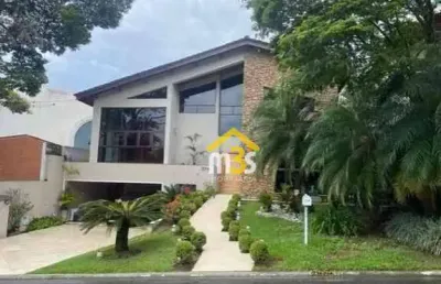 Excelente casa no residencial 10, com 600m² - 4 quartos/2suítes, 2 vagas em alphaville