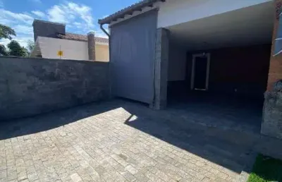 Casa com 3 quartos para alugar no Centro, Pindamonhangaba 