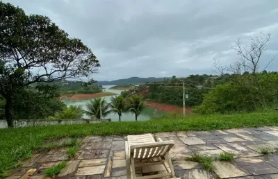 Chácara em  condomínio com vista ampla para a represa.