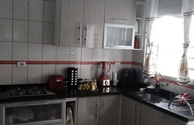 Casa com ótima localização, próximo de vários comércios.