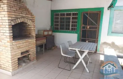 Excelente imóvel próximo ao mar localizado no bairro praia das palmeiras!!
