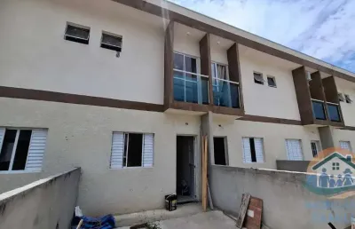 Excelente oportunidade de sobrado em fase final de acabamento há 200 metros da praia no bairro massaguaçu!