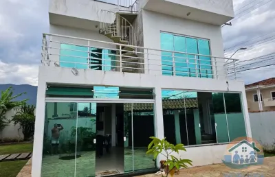 Excelente sobrado de alto padrão em condomínio à 100 metros do mar no bairro massaguaçu em caraguatatuba!!