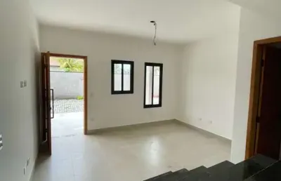 Excelente sobrado em condomínio à 100 metros do mar no bairro massaguaçu em caraguatatuba!!