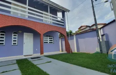 Excelente sobrado mobiliado com ótima localização no bairro indaiá em caraguatatuba!
