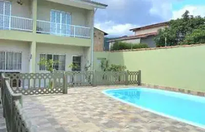 Incrível oportunidade de sobrado para locação em condomínio localizado no bairro prainha em caraguatatuba!