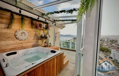 Maravilhosa cobertura duplex com vista mar localizada no centro de caraguatatuba-sp!