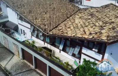 Incrível sobrado com piscina localizado no bairro jardim primavera em caraguatatuba!