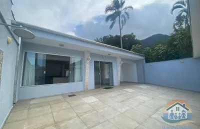 Incrível oportunidade casa térrea para venda localizada à 80 metros da praia são francisco em são sebastião!