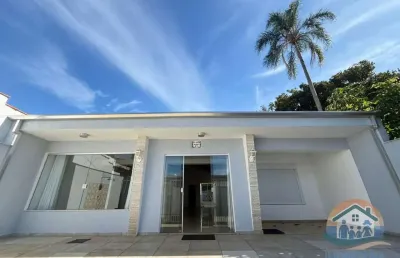 Incrível oportunidade casa térrea para locação localizada à 80 metros da praia são francisco em são sebastião!
