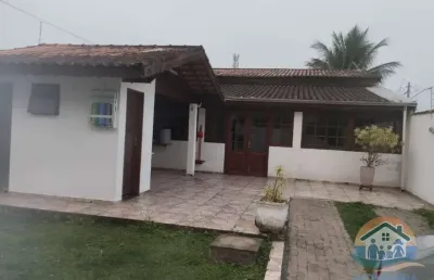 Excelente oportunidade de imóvel localizado há 200 metros da praia no bairro massaguaçu em caraguatatuba!