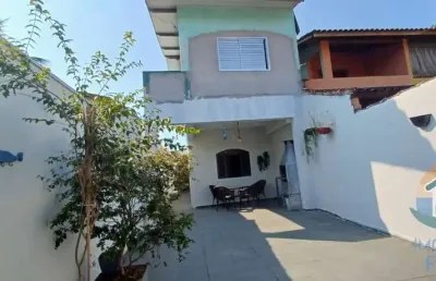 Excelente imóvel localizado á 50 metros da praia no bairro porto novo em caraguatatuba!