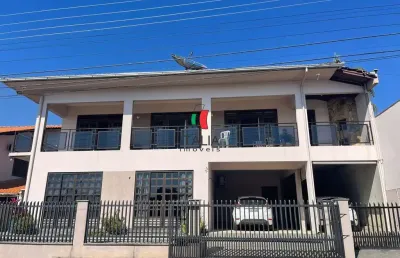 Amplo apartamento com 03 quartos em excelente localização