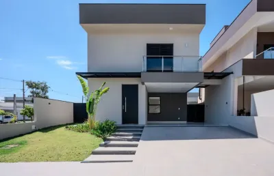 Linda casa unifamiliar num condominio com toda estrutura de lazer e segurança