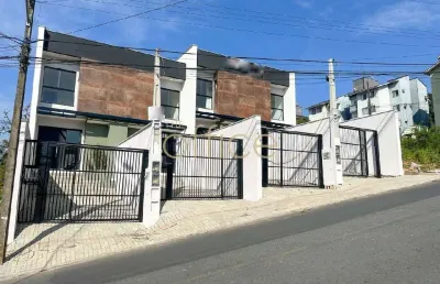 Sobrado de 3 quartos com suíte e vaga de garagem no bairro floresta, joinville-sc! venha conferir!