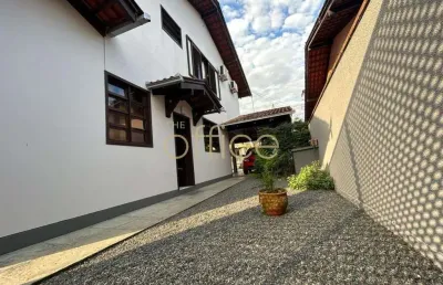 Excelente sobrado com terreno amplo na divisa do bairro gloria com o bairro costa e silva