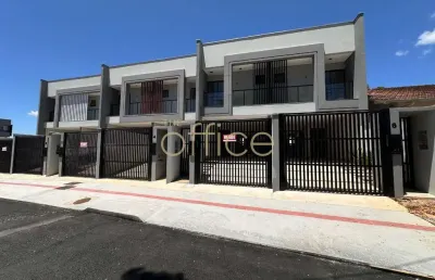 Sobrado geminado com 3 quartos e acabamentos modernos no bom retiro, joinville-sc. aproveite!