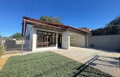 Imperdível: casa plana à venda em joinville, bairro glória - 3 quartos, 1 suíte, 2 salas, 3 vagas de garagem, 131m² de área.