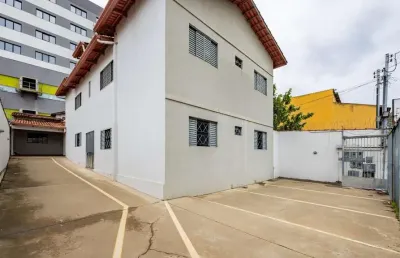 Casa comercial, com 6 apartamentos de 2 quartos, 334 m2 de construção, no setor