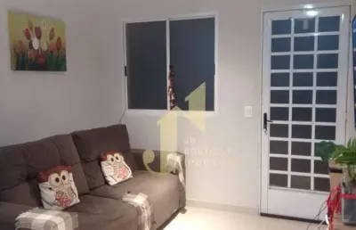 Casa a venda no condomínio casabella com 2 dormitórios e garagem coberta